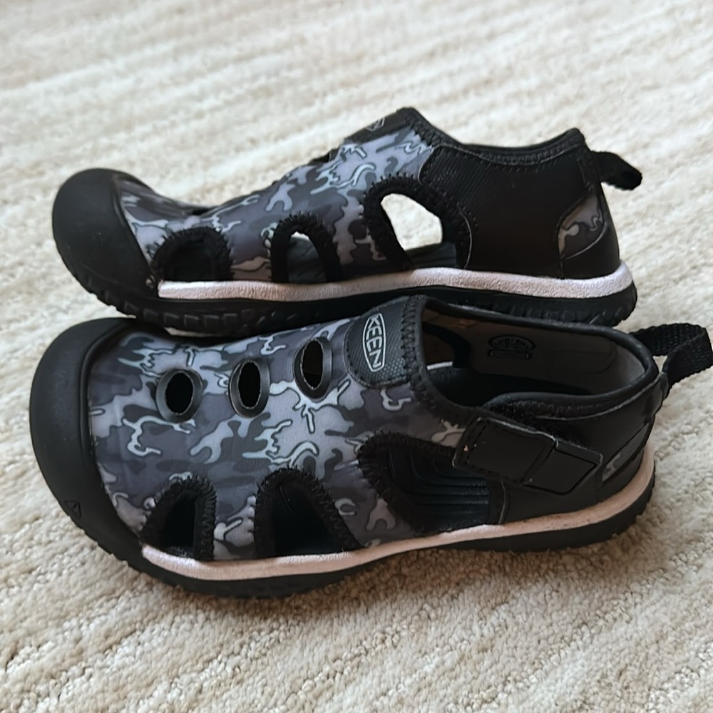 KEEN Stingray Water Shoes for Kids Black Camo Size 12 - Picture 9 of 16